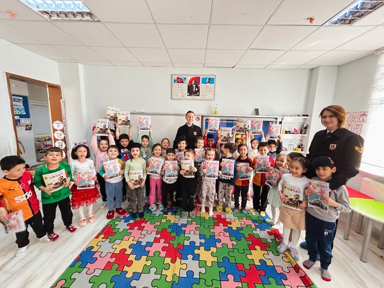 Kütahya’da minik öğrenciler "Tim Jandarma" çizgi filmini izledi