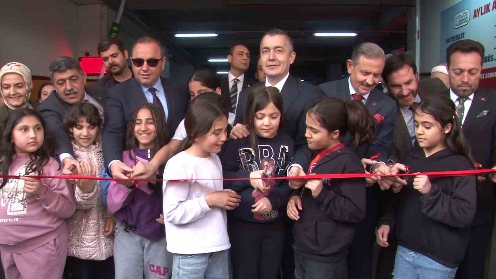 Esenyurt’ta uzun süredir atıl haldeki otopark tamamlanarak hizmete açıldı