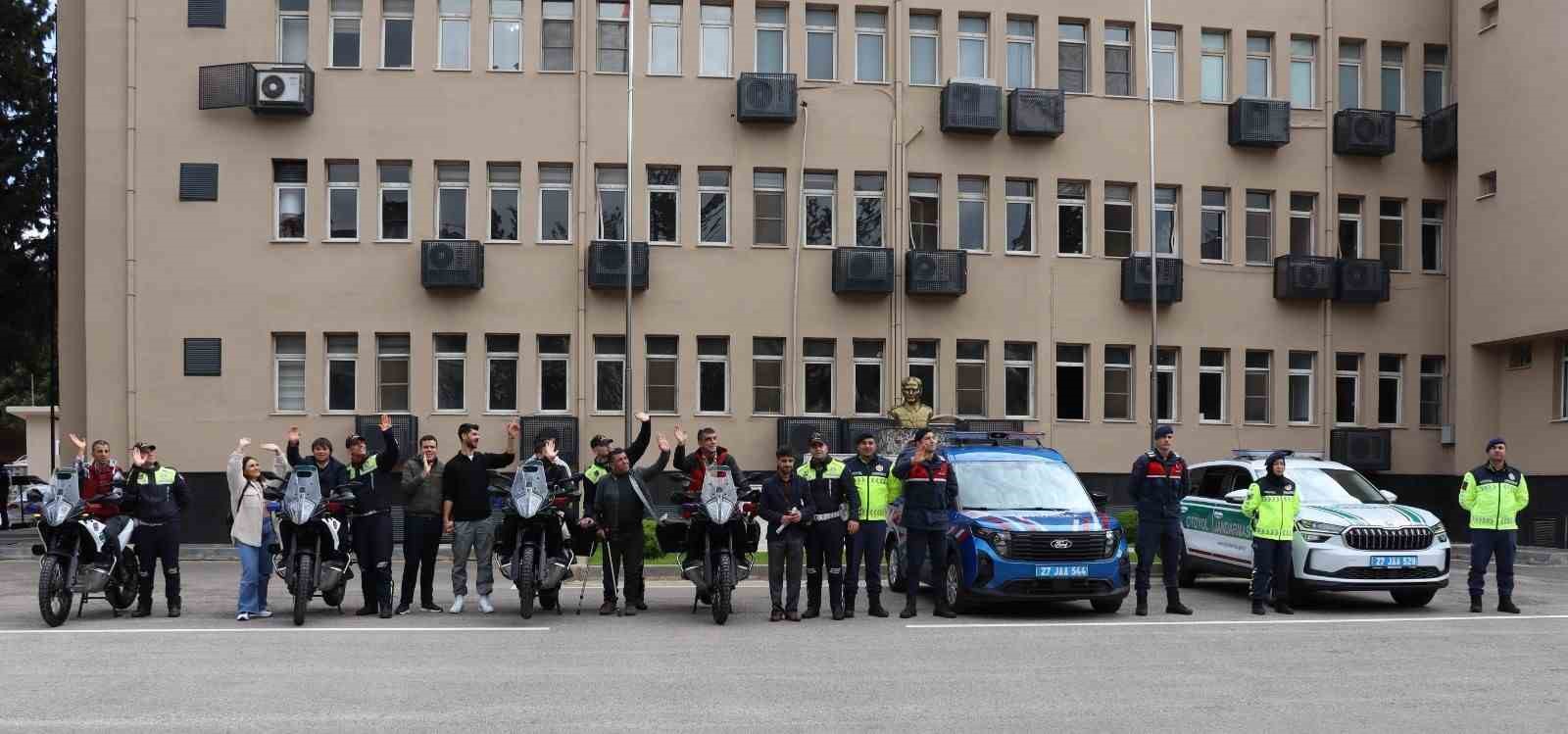 Özel gençlerden jandarmaya özel ziyaret