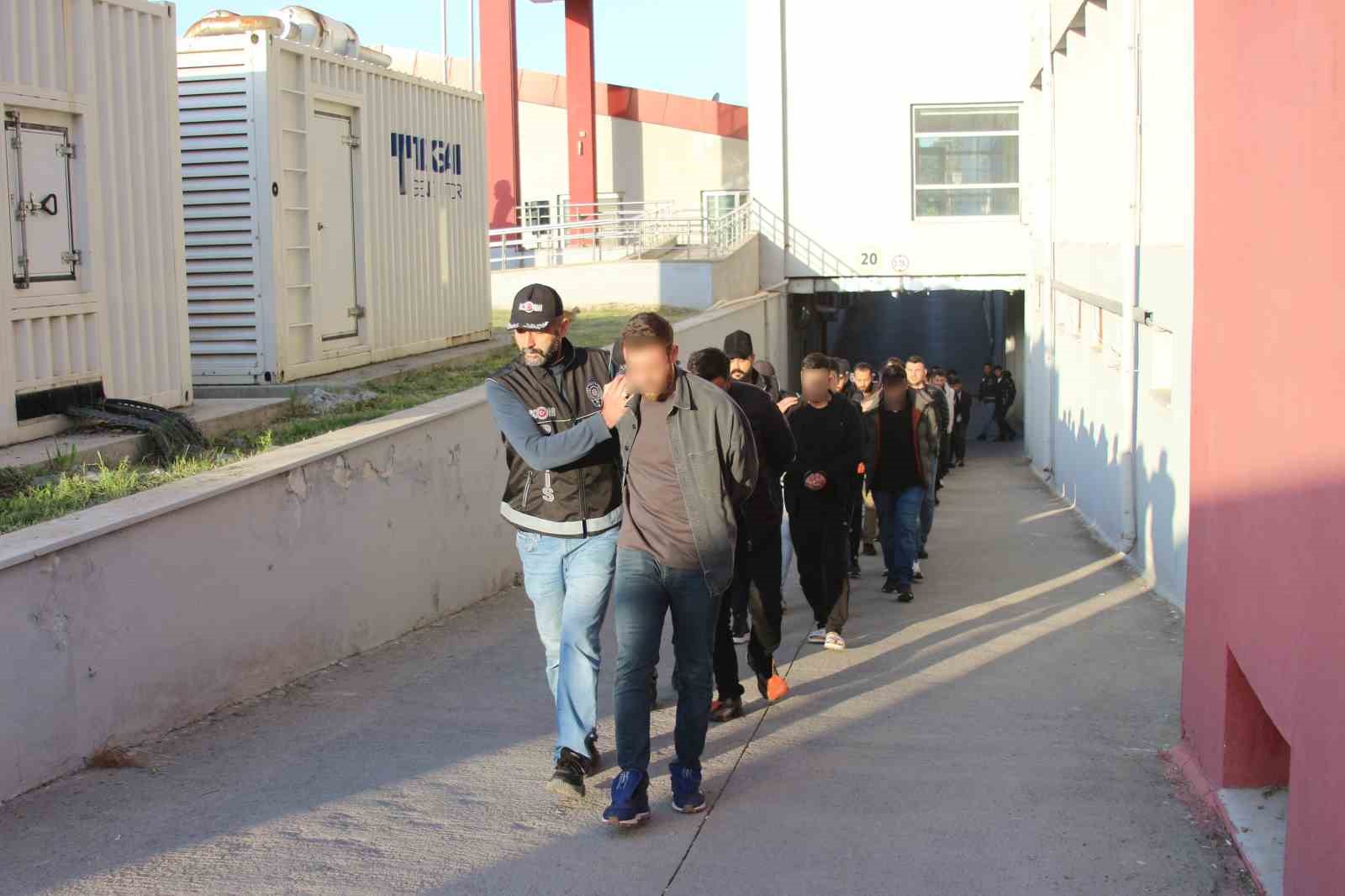 Adana merkezli 4 ilde su&ccedil; &ouml;rg&uuml;t&uuml;ne y&ouml;nelik operasyonda 57 tutuklama
