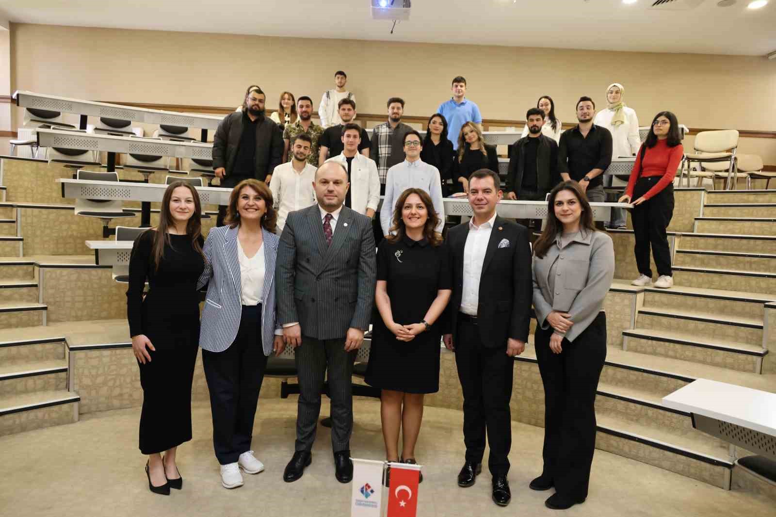 İş dünyasının deneyimli isimleri ‘Business Summit 25’te HKÜ öğrencileriyle buluştu