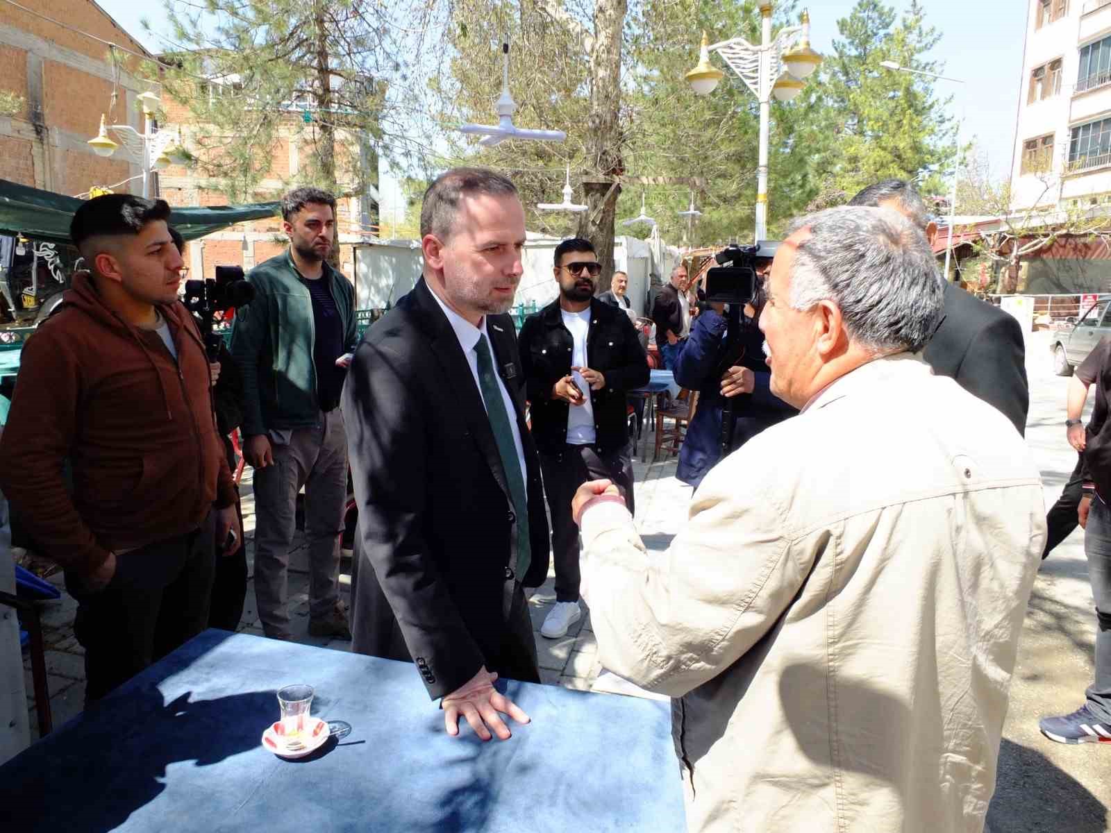 Karademir: "G&uuml;nd&uuml;zbey meydanı bir an &ouml;nce yapılmalı, &uuml;retici yalnız bırakılmamalı"
