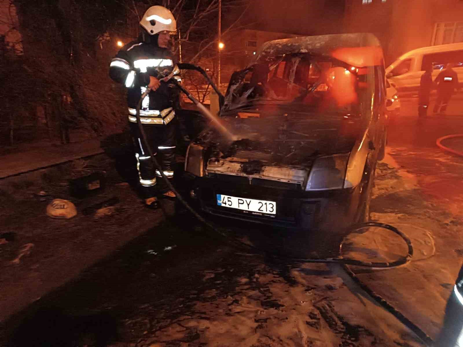 Araç alev topuna döndü, yürekler ağza geldi