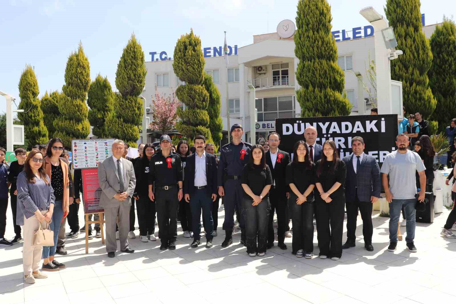 Selendi’de şehitler için sergi açıldı