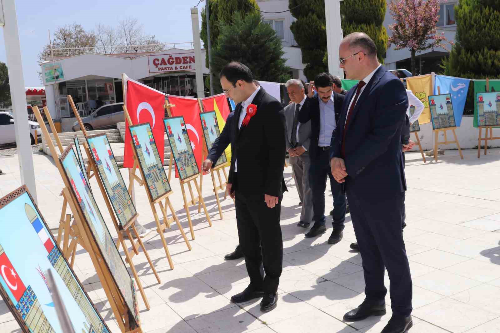 Selendi&rsquo;de şehitler i&ccedil;in sergi a&ccedil;ıldı
