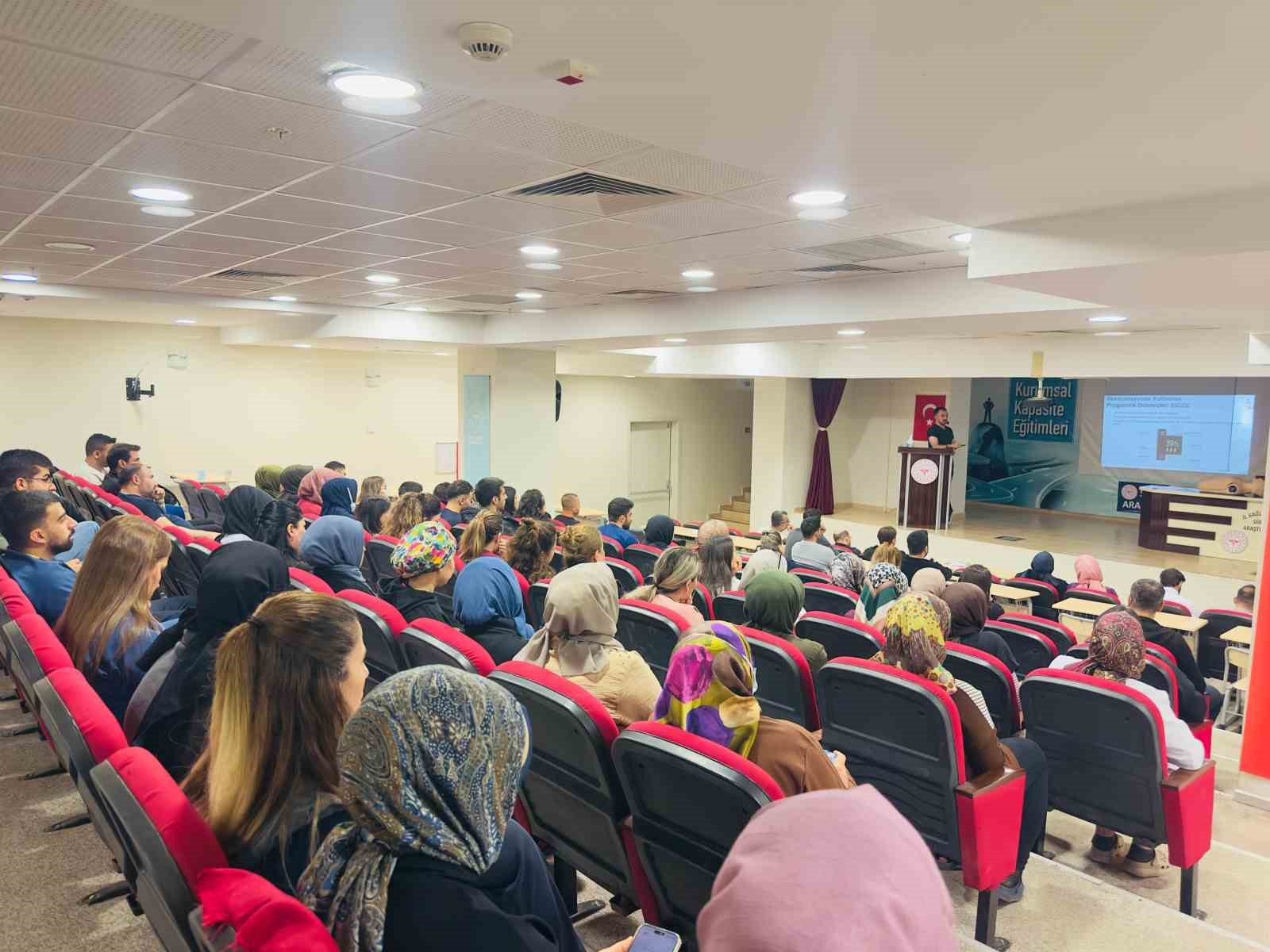 Siirt Eğitim ve Araştırma Hastanesinde "CPR ve ileri yaşam desteği" eğitimi