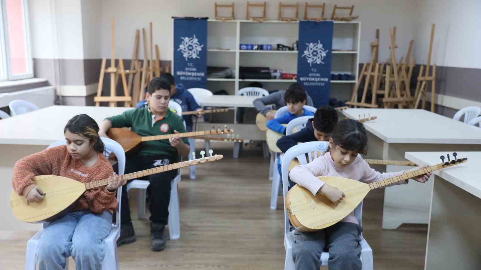 Aydınlı çocuklar, Türk halk müziğinin eşsiz notalarını öğreniyor