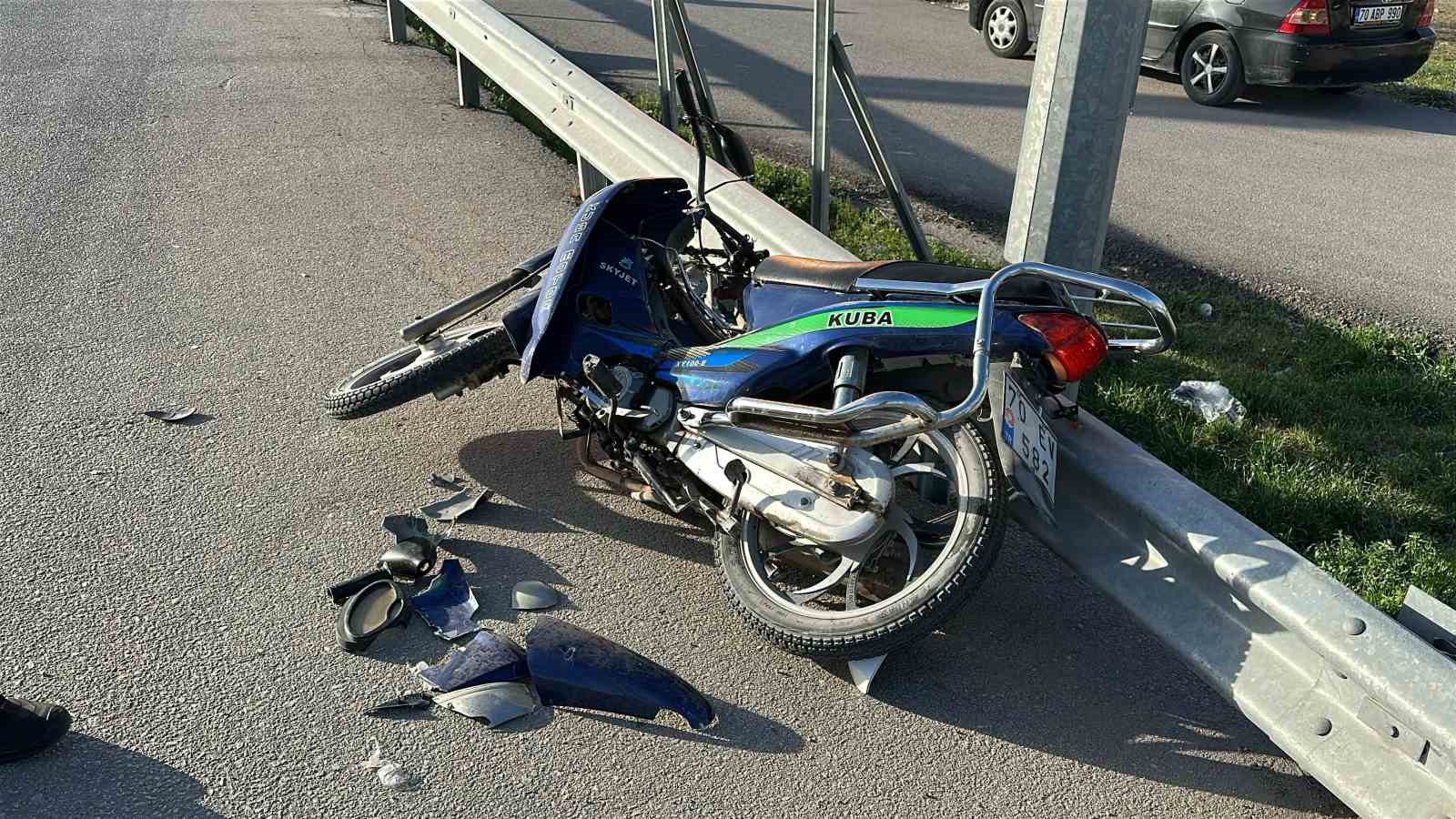 Karaman’da motosiklet otomobille çarpıştı: 2 yaralı