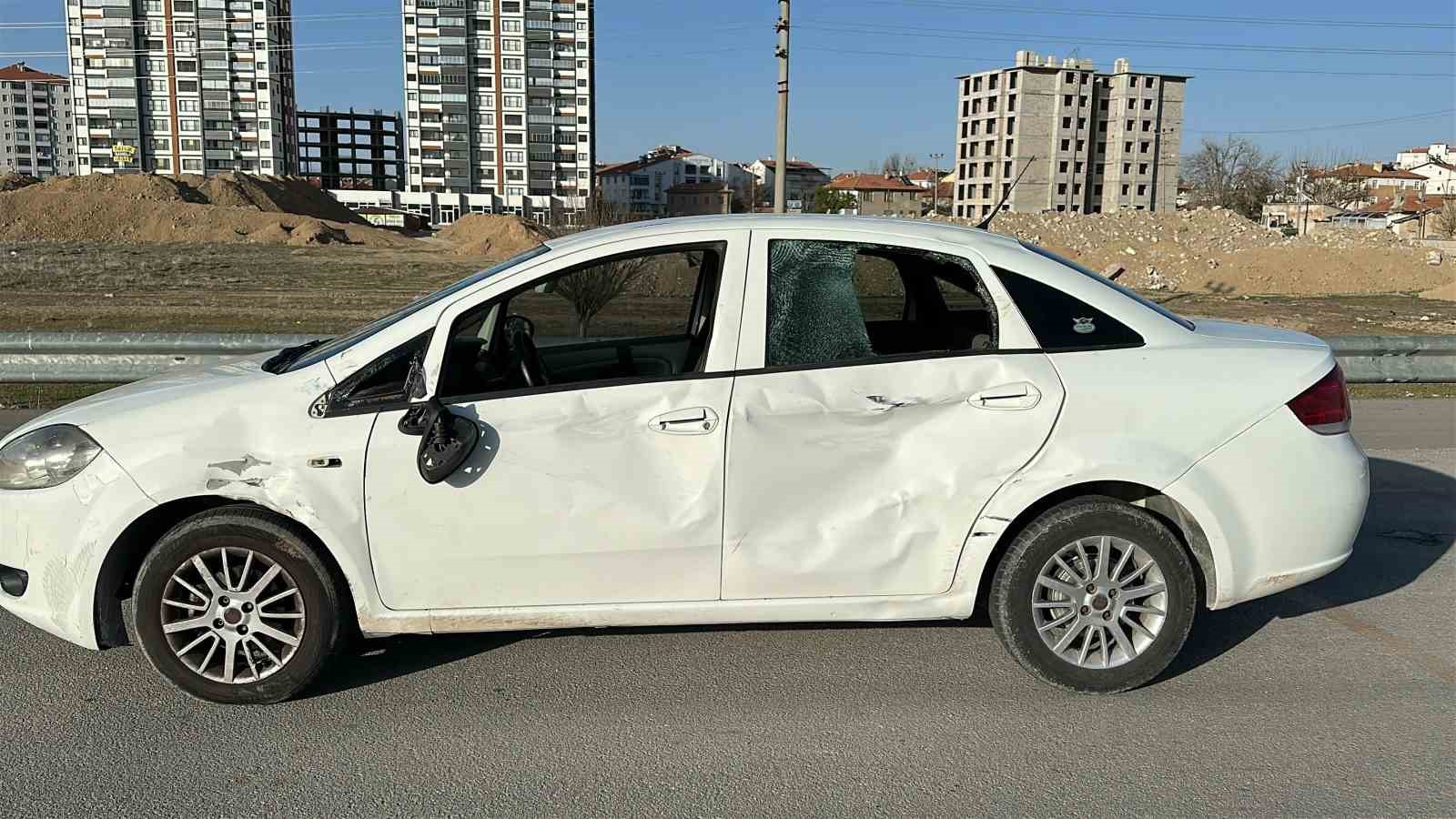 Karaman&rsquo;da motosiklet otomobille &ccedil;arpıştı: 2 yaralı
