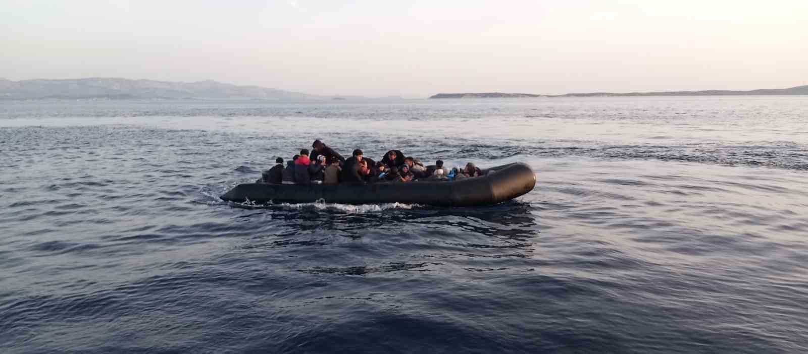İzmir açıklarında 41 düzensiz göçmen yakalandı