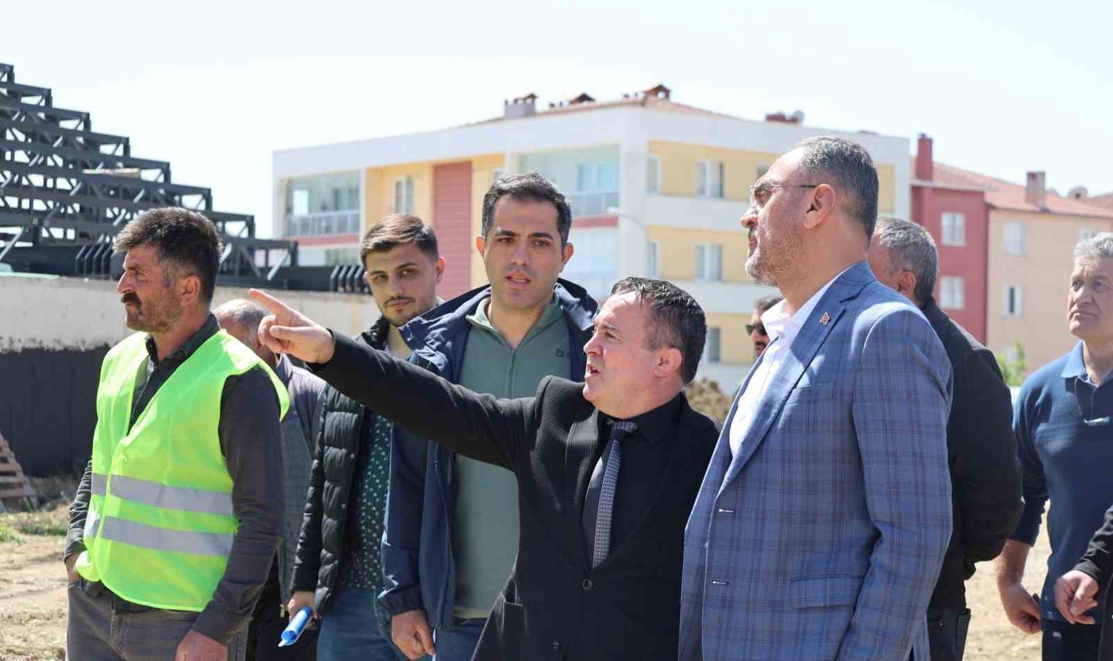 Bilecik’te yıllardır bitmeyen Edebali Stadı’nda inceleme yaptı