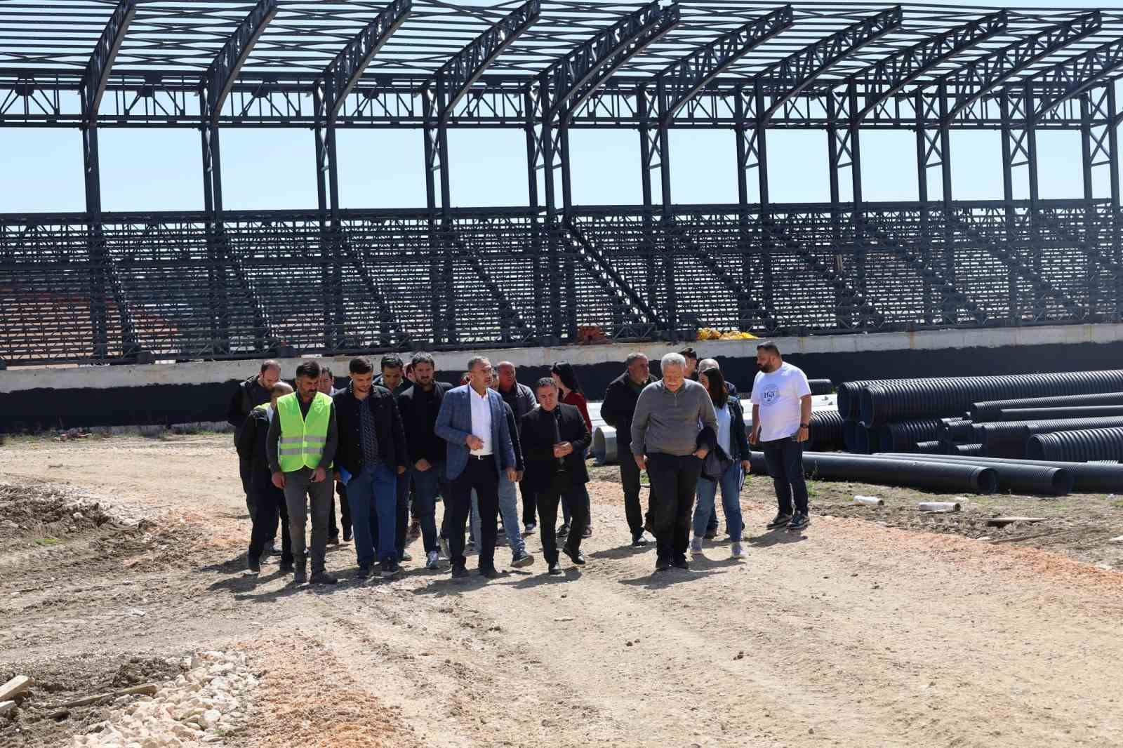 Bilecik&rsquo;te yıllardır bitmeyen Edebali Stadı&rsquo;nda inceleme yaptı
