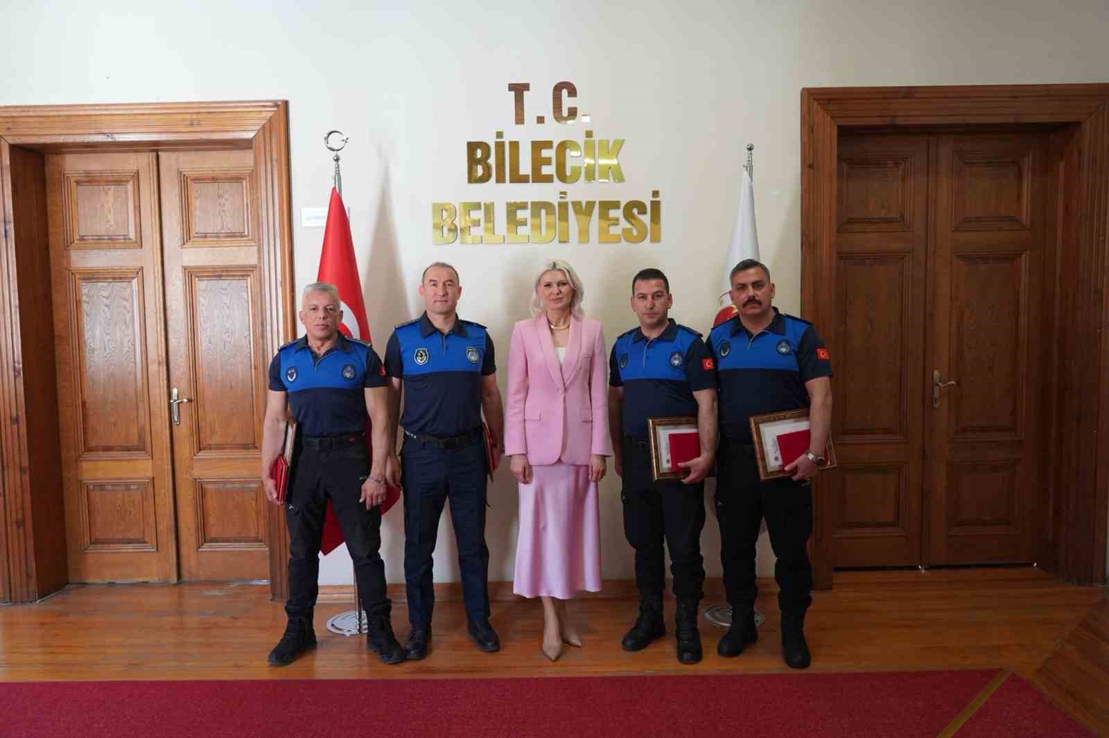 Bilecik&rsquo;te başarılı operasyona imza atan zabıtalara teşekk&uuml;r plaketi verildi
