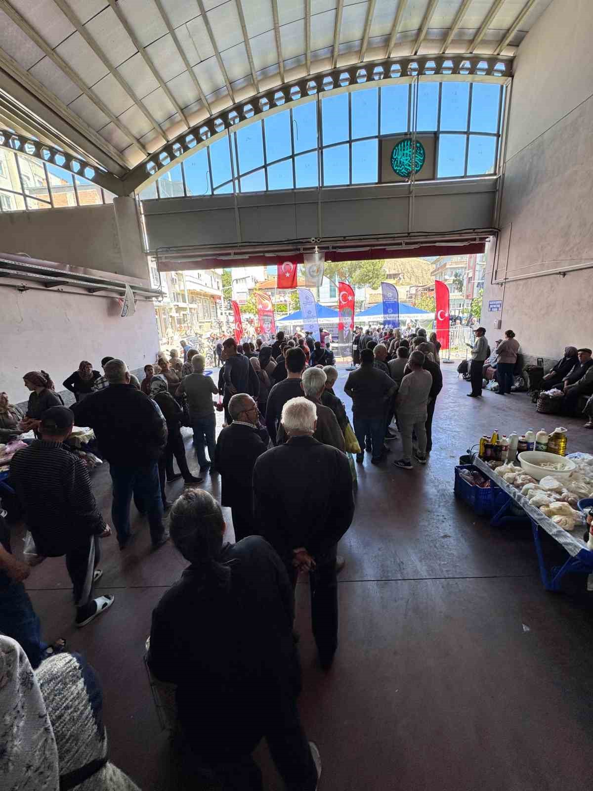 Kuyucak’ta 20 bin ata tohumu fidesi dağıtıldı
