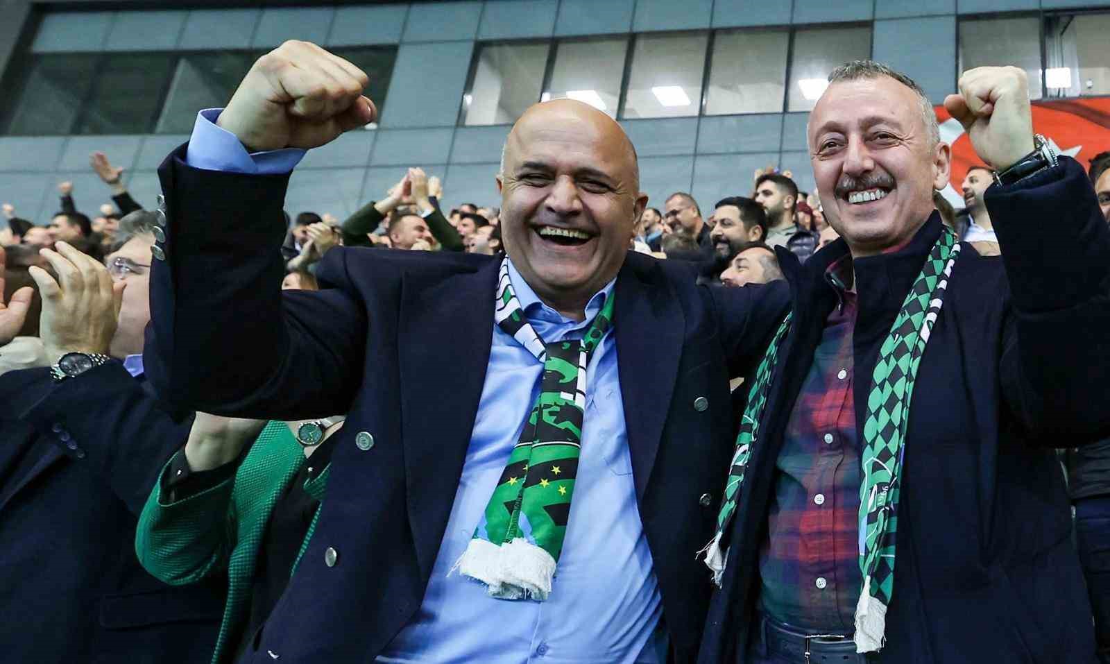 Tahir Büyükakın: "Kocaelispor’umuz yeniden ait olduğu yere, evine geri döndü"
