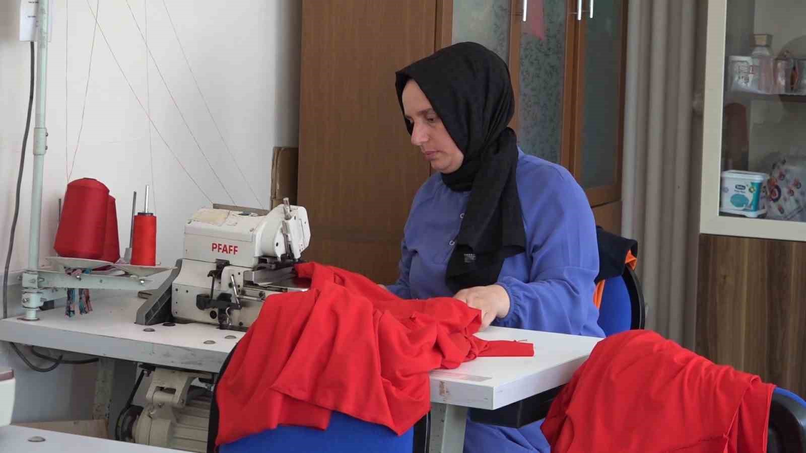 İyidere&rsquo;de Halk Eğitim Merkezi kursiyerlerinden &ccedil;ocuklara 23 Nisan s&uuml;rprizi
