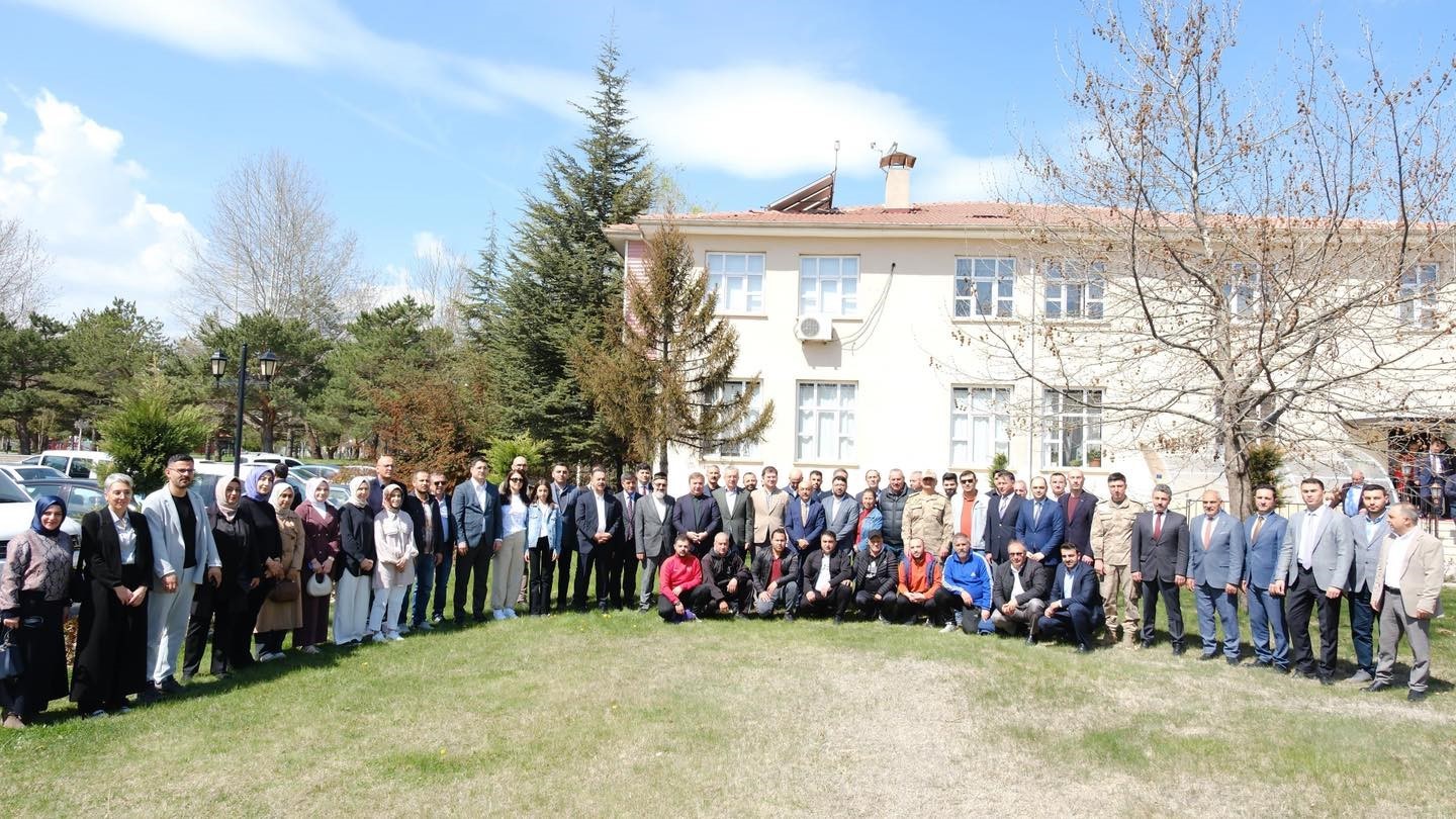 Erzincan&rsquo;da "Değer Erzincan Spor Kul&uuml;pleri" toplantısı yapıldı
