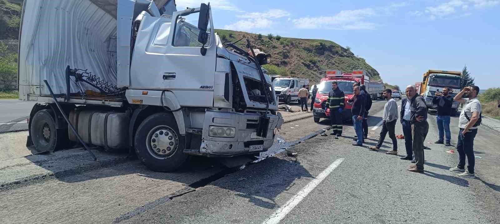 Batman’da iki tır çarpıştı: 1 ölü, 1 yaralı