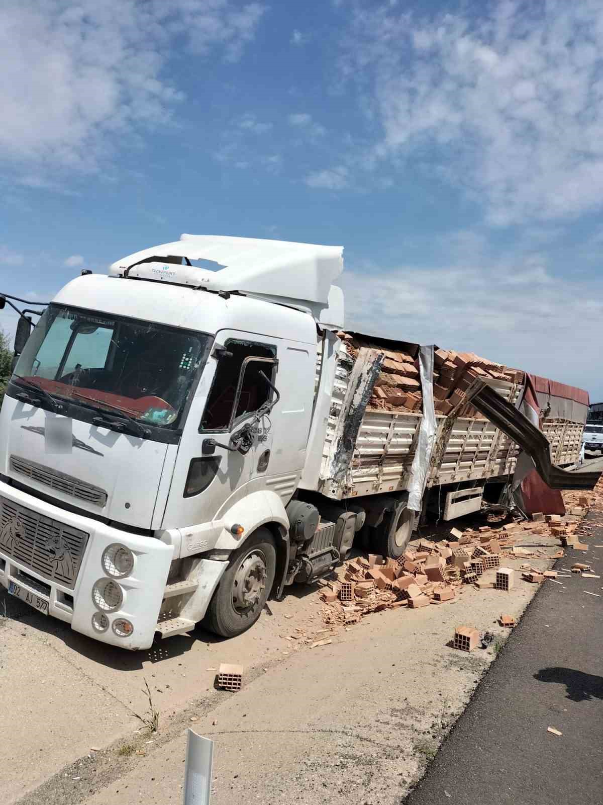 Batman&rsquo;da iki tır &ccedil;arpıştı: 1 &ouml;l&uuml;, 1 yaralı
