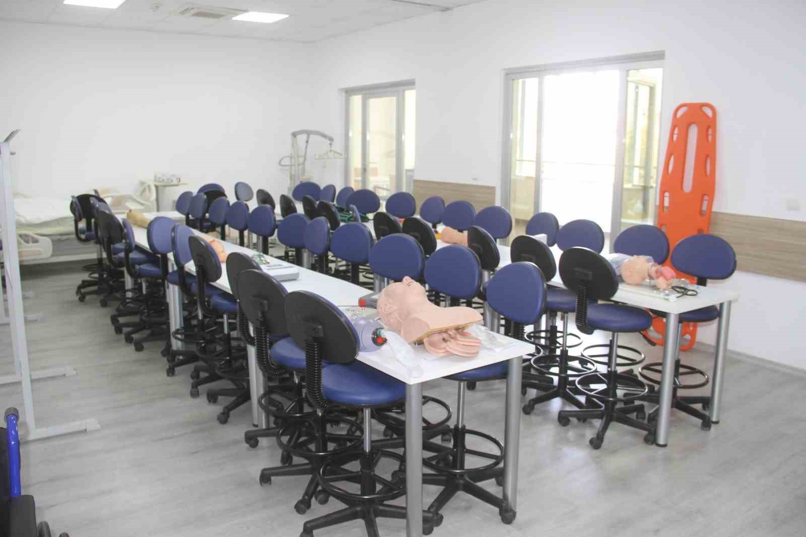 Esnaf Hastanesi’nden eğitime destek