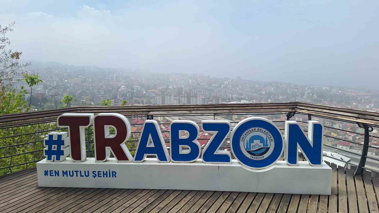 Trabzon&rsquo;da hava ulaşımına sis engeli
