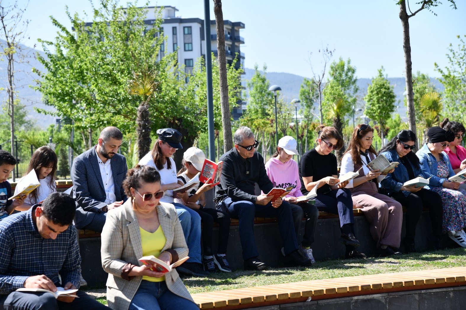 Osmaniye Millet Bahçesi’nde kitap okuma etkinliği düzenlendi
