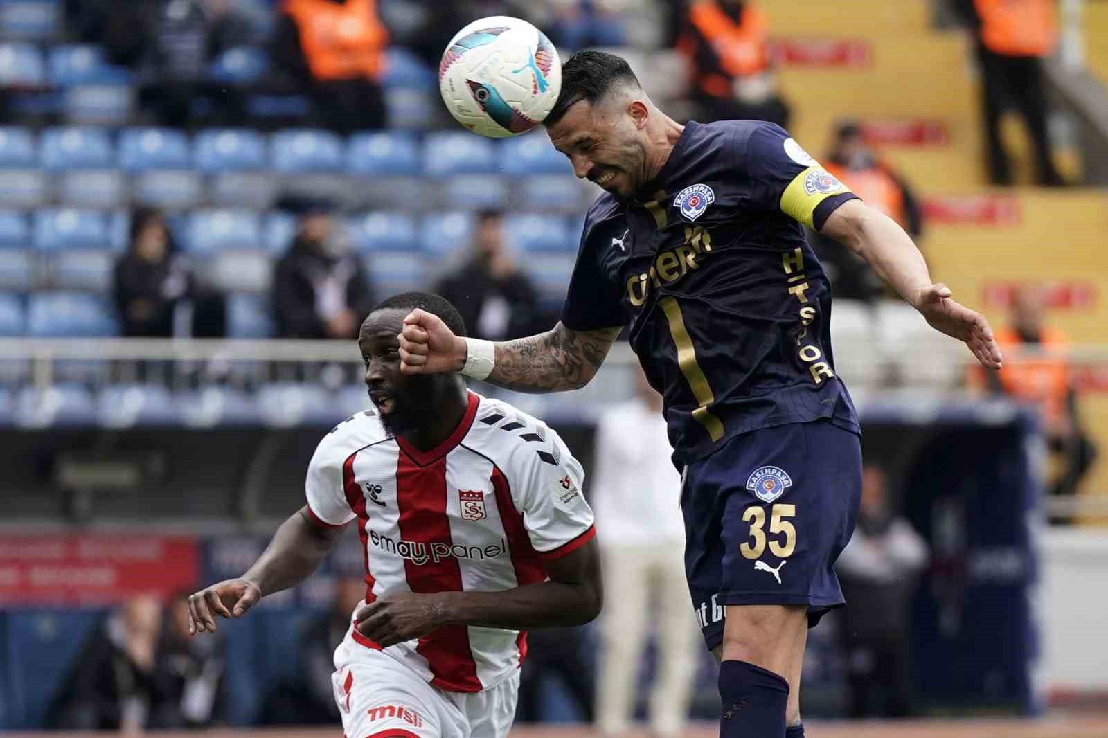 Trendyol S&uuml;per Lig: Kasımpaşa: 2 - Sivasspor: 0 (İlk yarı)
