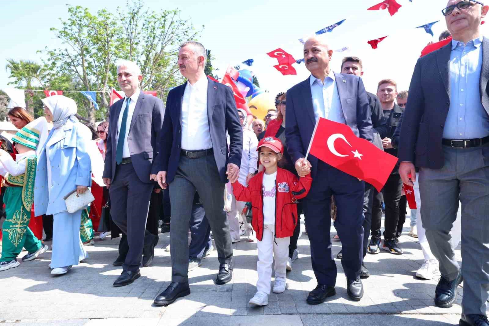 Gebze&rsquo;ye 23 Nisan erken geldi
