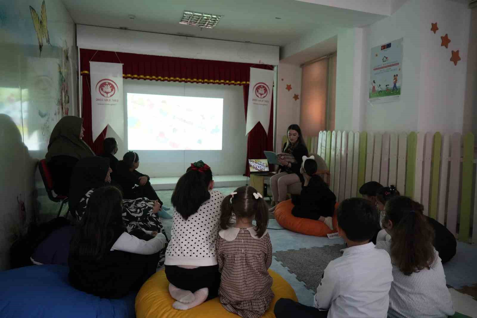 Gümüşhane’de Aile Yılı kapsamında veliler ve öğrenciler birlikte kitap okudu