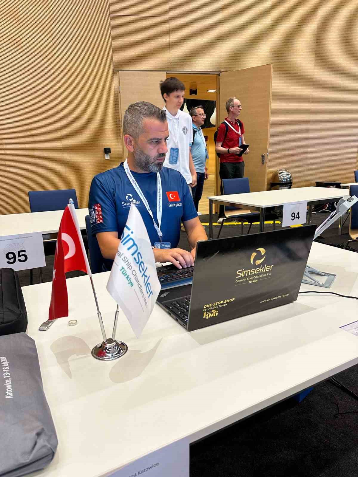 F klavye yarışmasında T&uuml;rkiye&rsquo;nin en hızlı parmaklarından biri İzmir&rsquo;den
