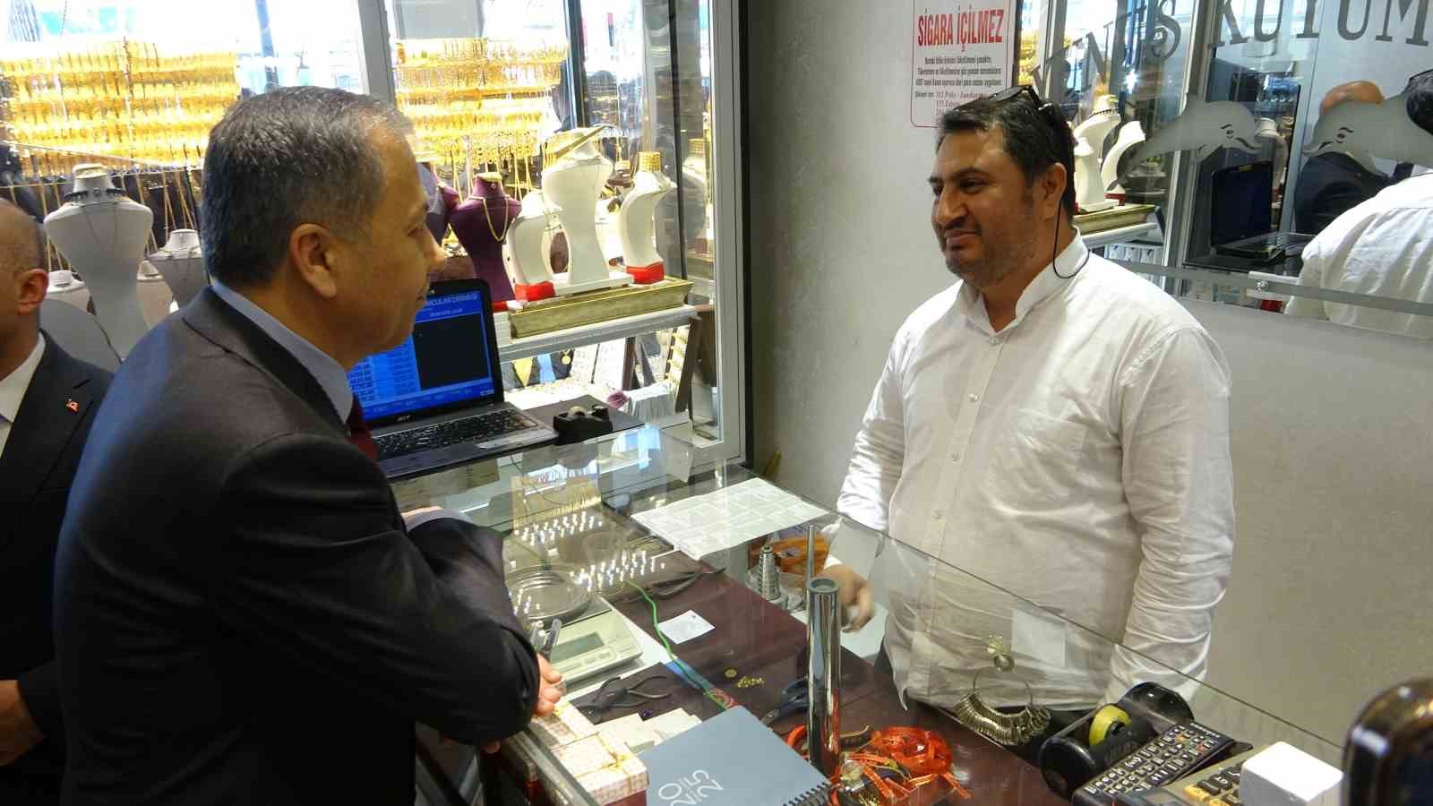 Bakan Yerlikaya, esnafla bir araya geldi
