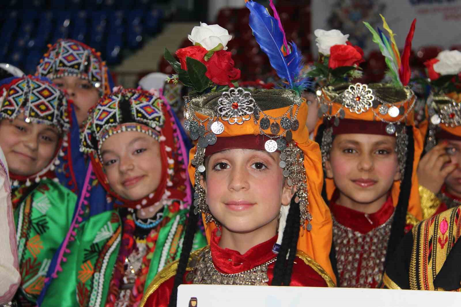 Halk Oyunları Türkiye Şampiyonası Düzce’de başladı