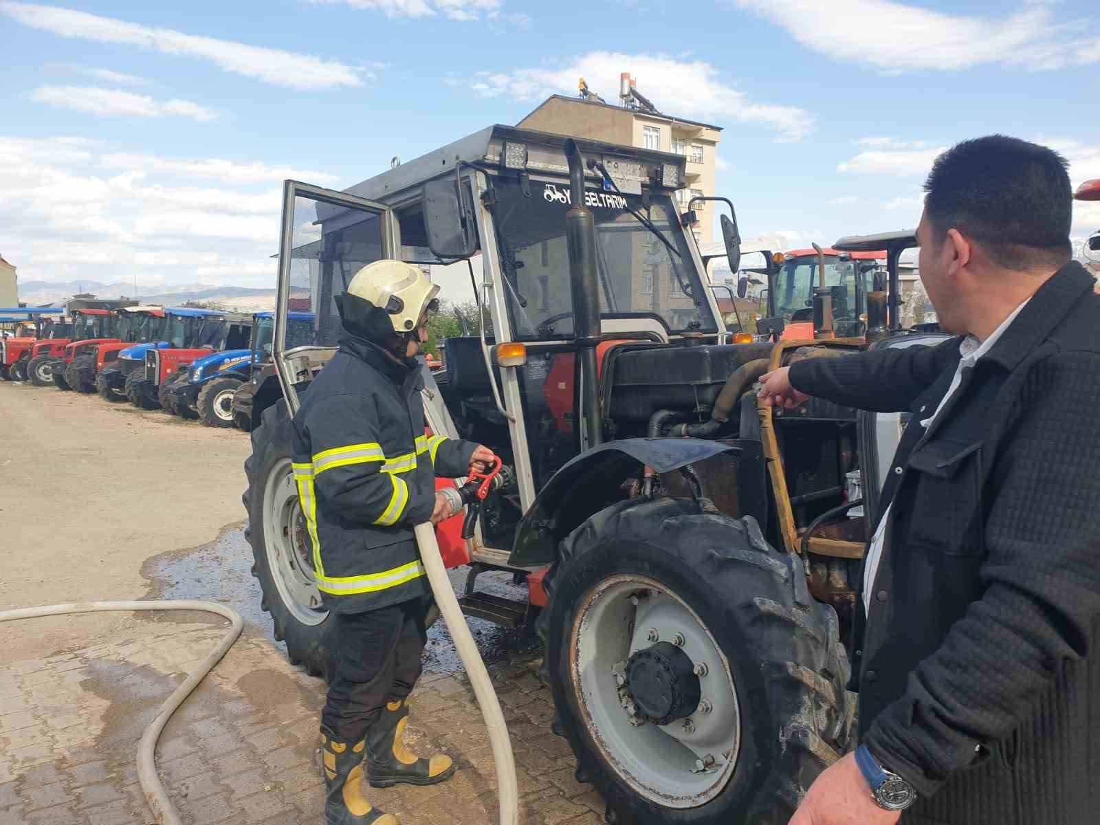 Kovancılar’da seyir halindeki traktör alev aldı