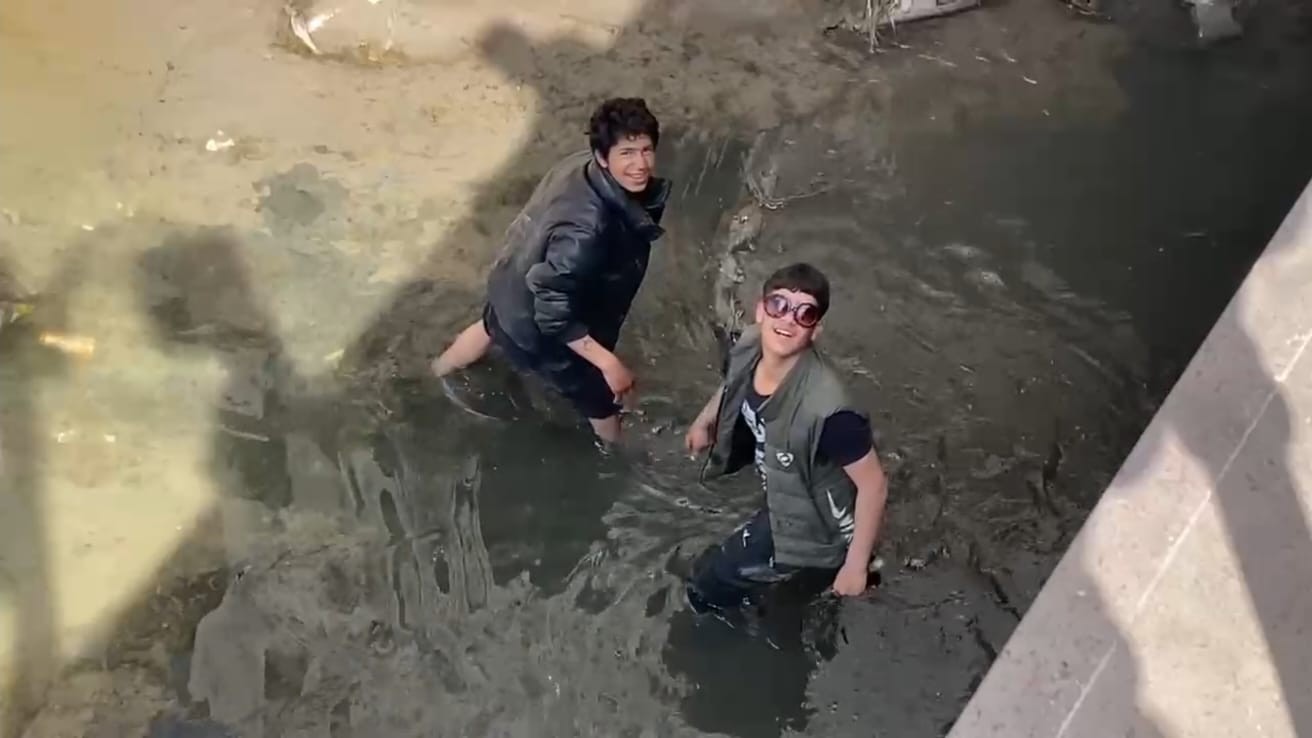 Suyu azalan Porsuk Çayı’nda gözlük buldular