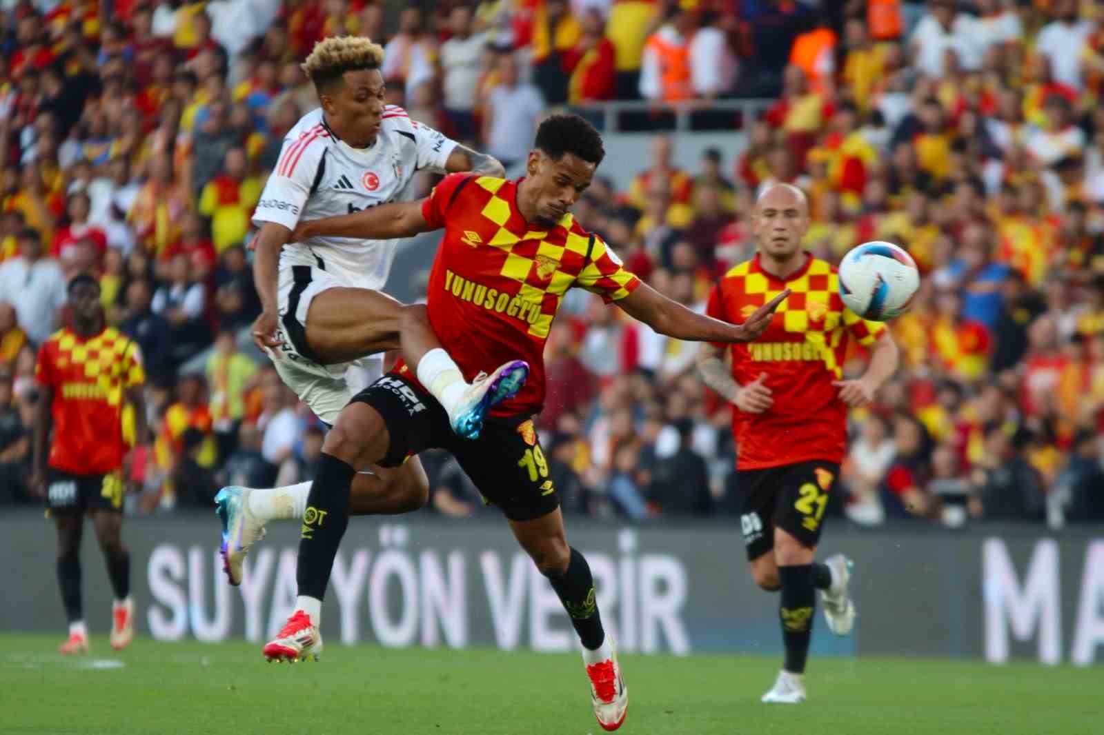 Trendyol Süper Lig: Göztepe: 0 - Beşiktaş: 1 (Maç devam ediyor)