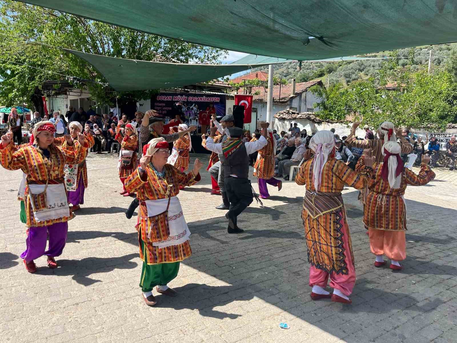 -&Ouml;merbeyli&rsquo;de Y&ouml;r&uuml;k Toyu yapıldı
