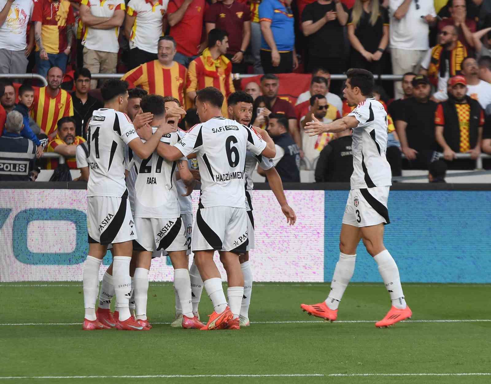 Trendyol S&uuml;per Lig: G&ouml;ztepe: 0 - Beşiktaş: 1 (İlk yarı)
