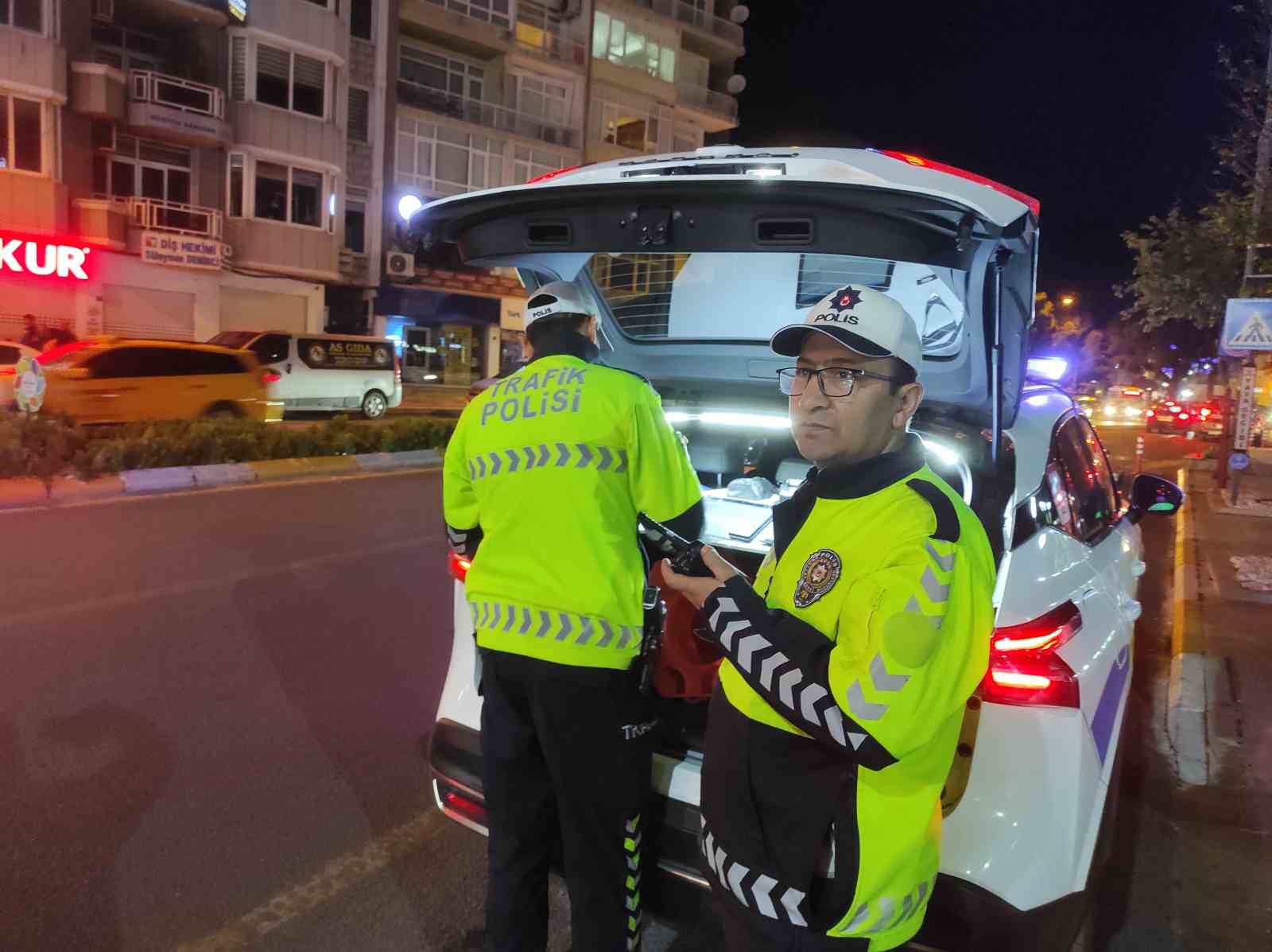 Trafik ekiplerinden ‘reflektör yelek’ denetimi