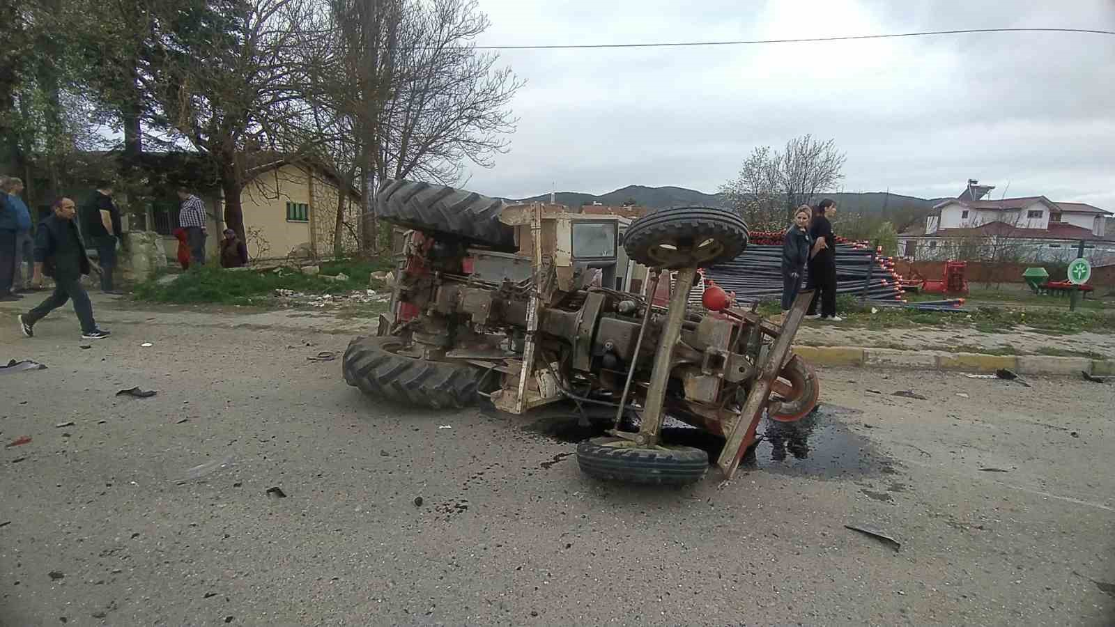 Kastamonu’da traktör ile beton taşıyan tır çarpıştı: 2 yaralı