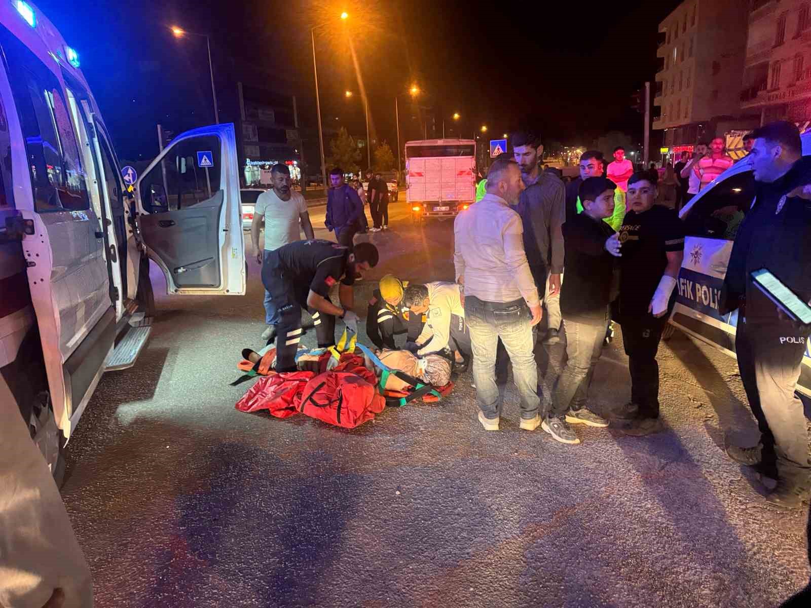 Yolun karşısına geçerken kamyonetin çarptığı bir kişi yaralandı