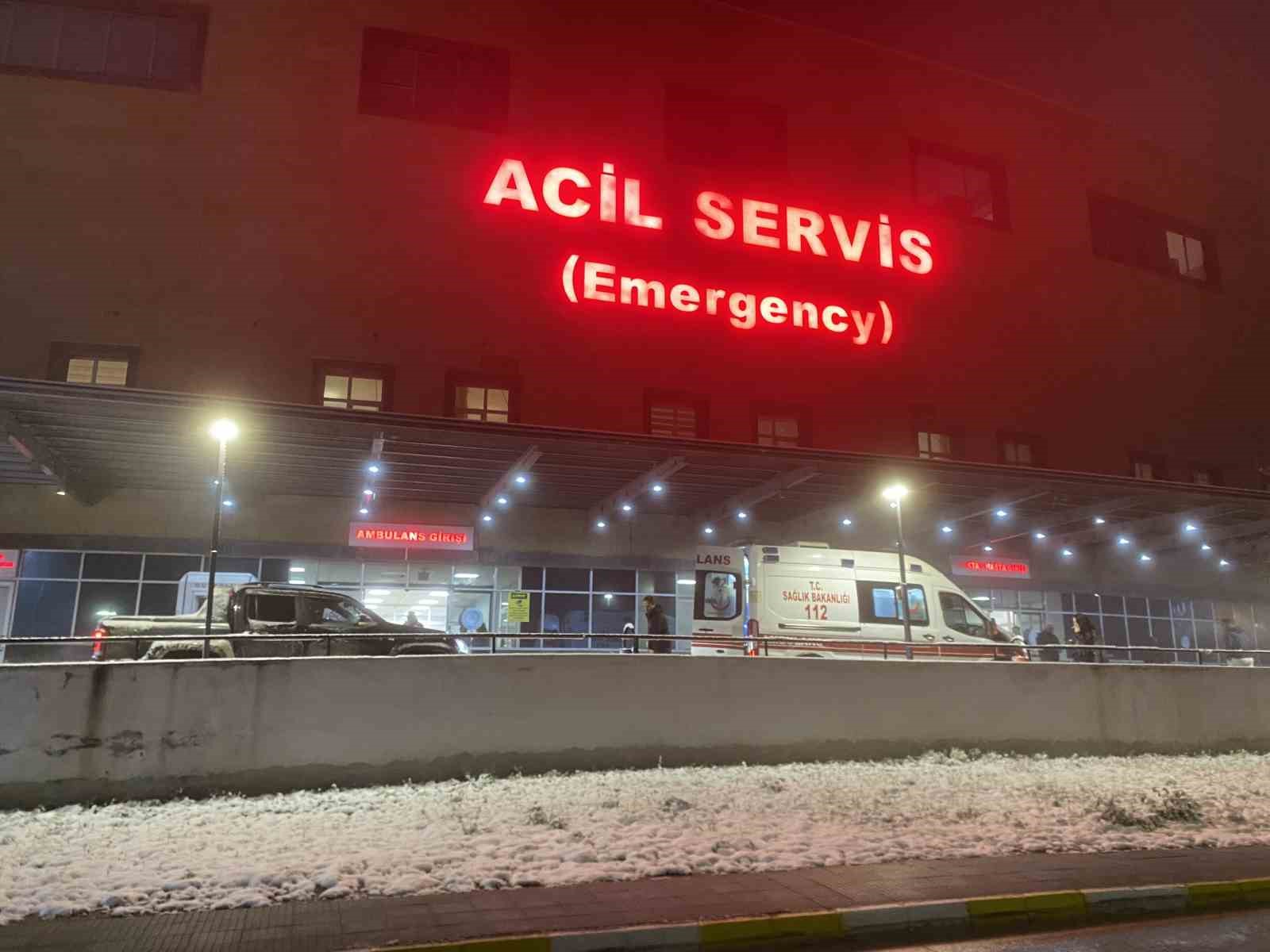 Takla atan otomobil hurdaya d&ouml;nd&uuml;: Karı-koca yaralandı
