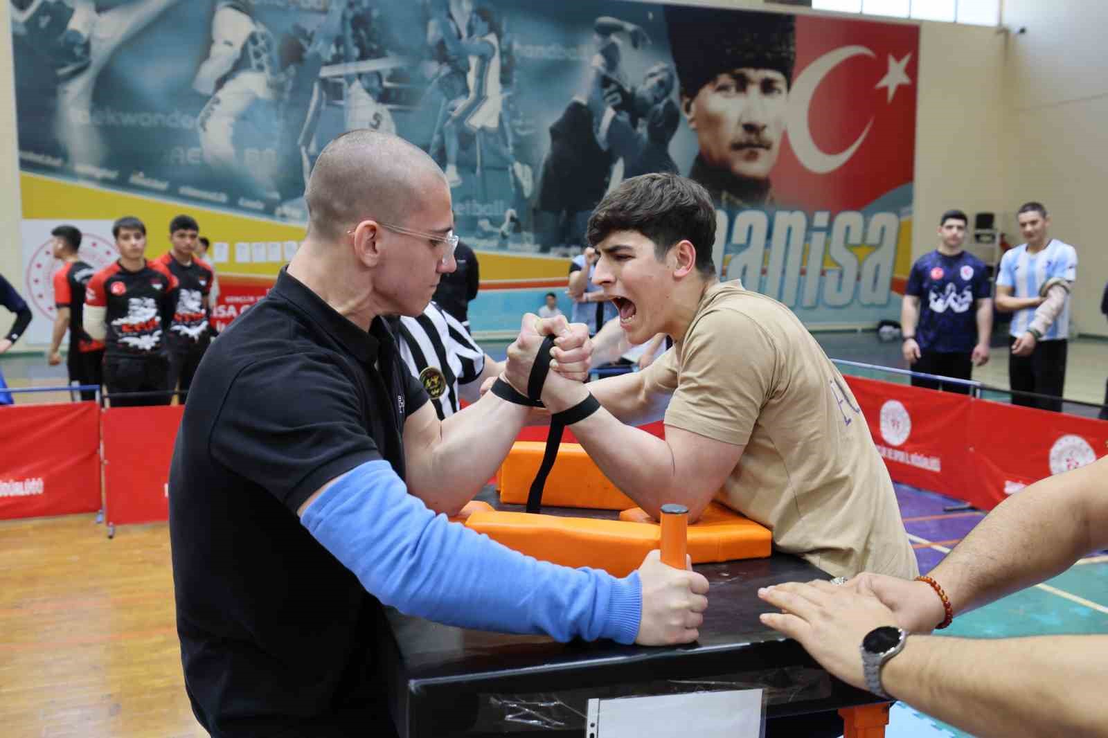 Okul Sporları Bilek Güreşi Türkiye Şampiyonası Manisa’da başladı