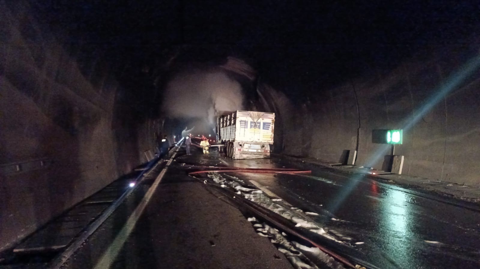 Malatya’da tır yangını nedeniyle ulaşıma kapan tünel trafiğe açıldı
