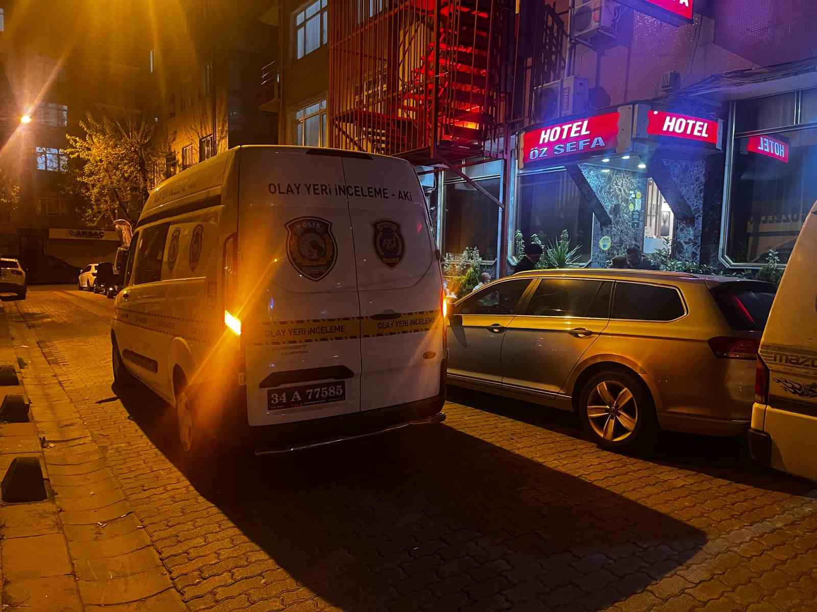 Küçükçekmece’de 60 yaşında bir erkek otel odasında ölü bulundu