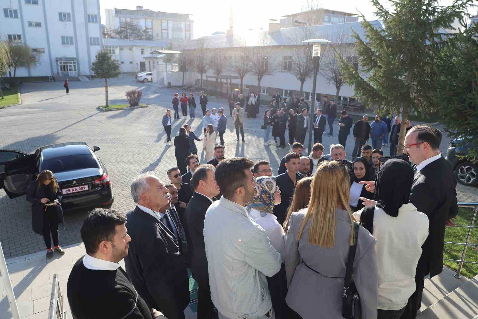 Rektör Hacımüftüoğlu’ndan Horasan ve Pasinler ziyaretlerinde ortak akıl vurgusu