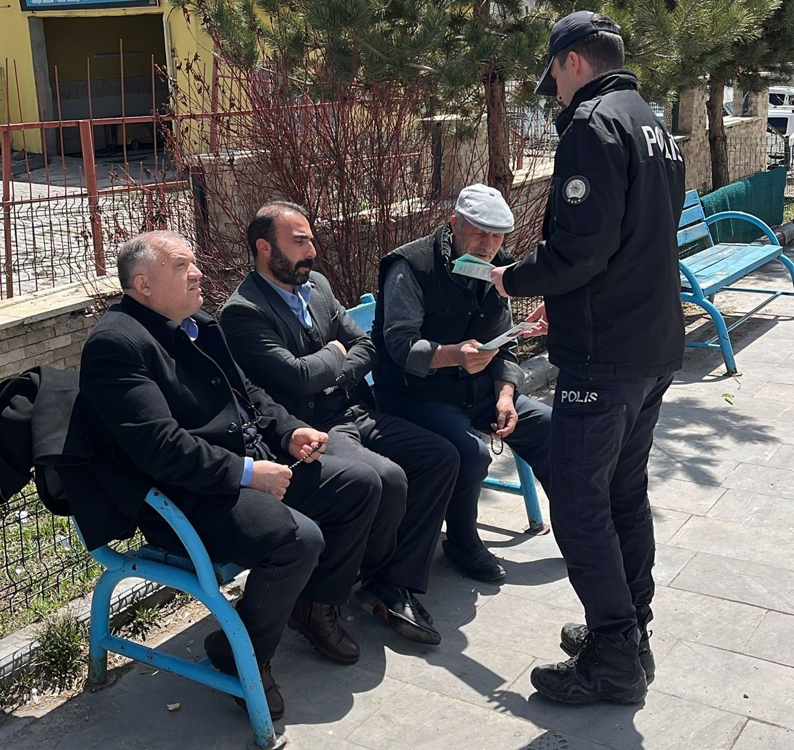 Polisten vatandaşa dolandırıcı uyarısı