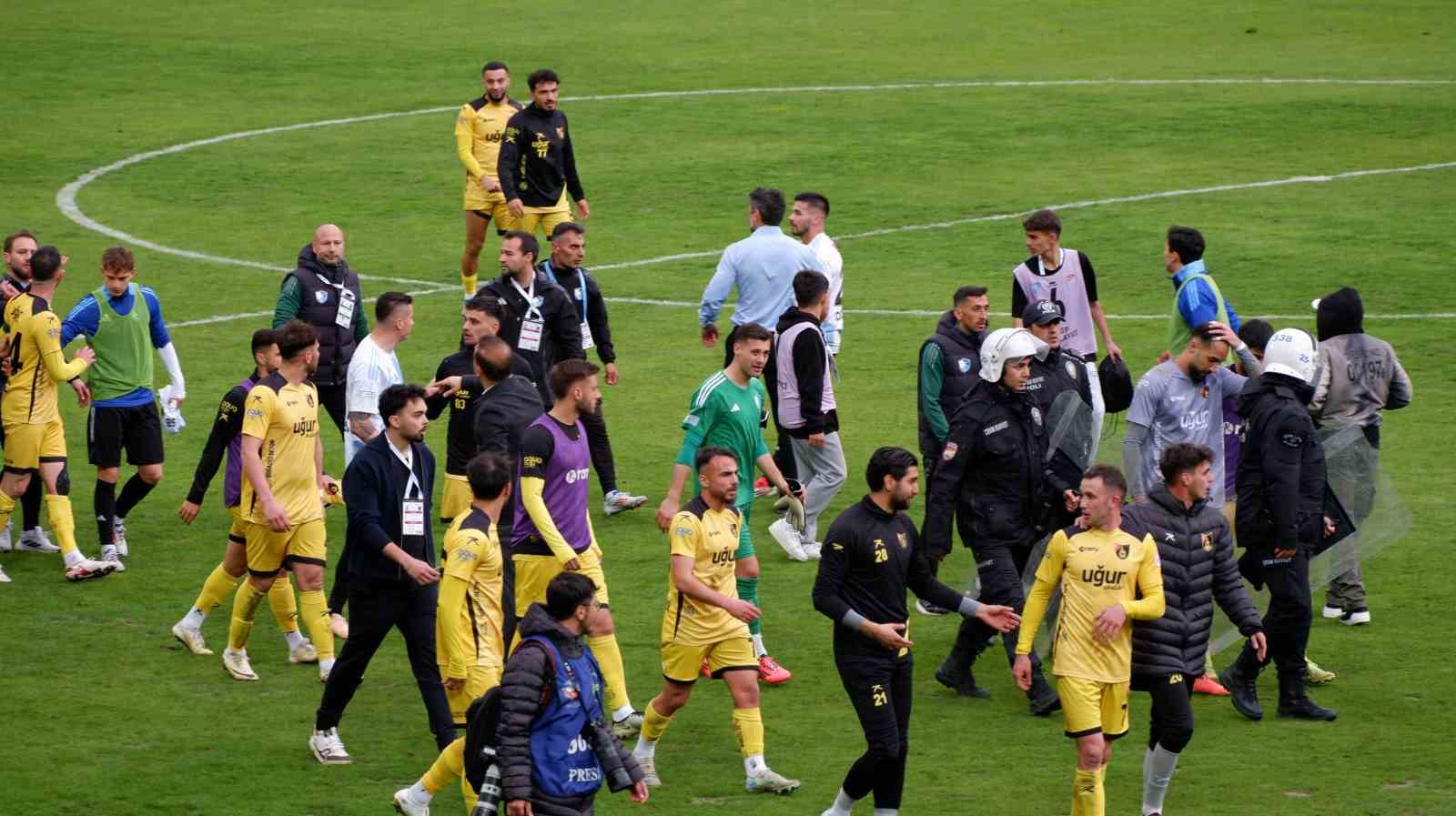 Erzurumspor FK: "Hakem hataları bir şehrin umutlarını yok etme planı"
