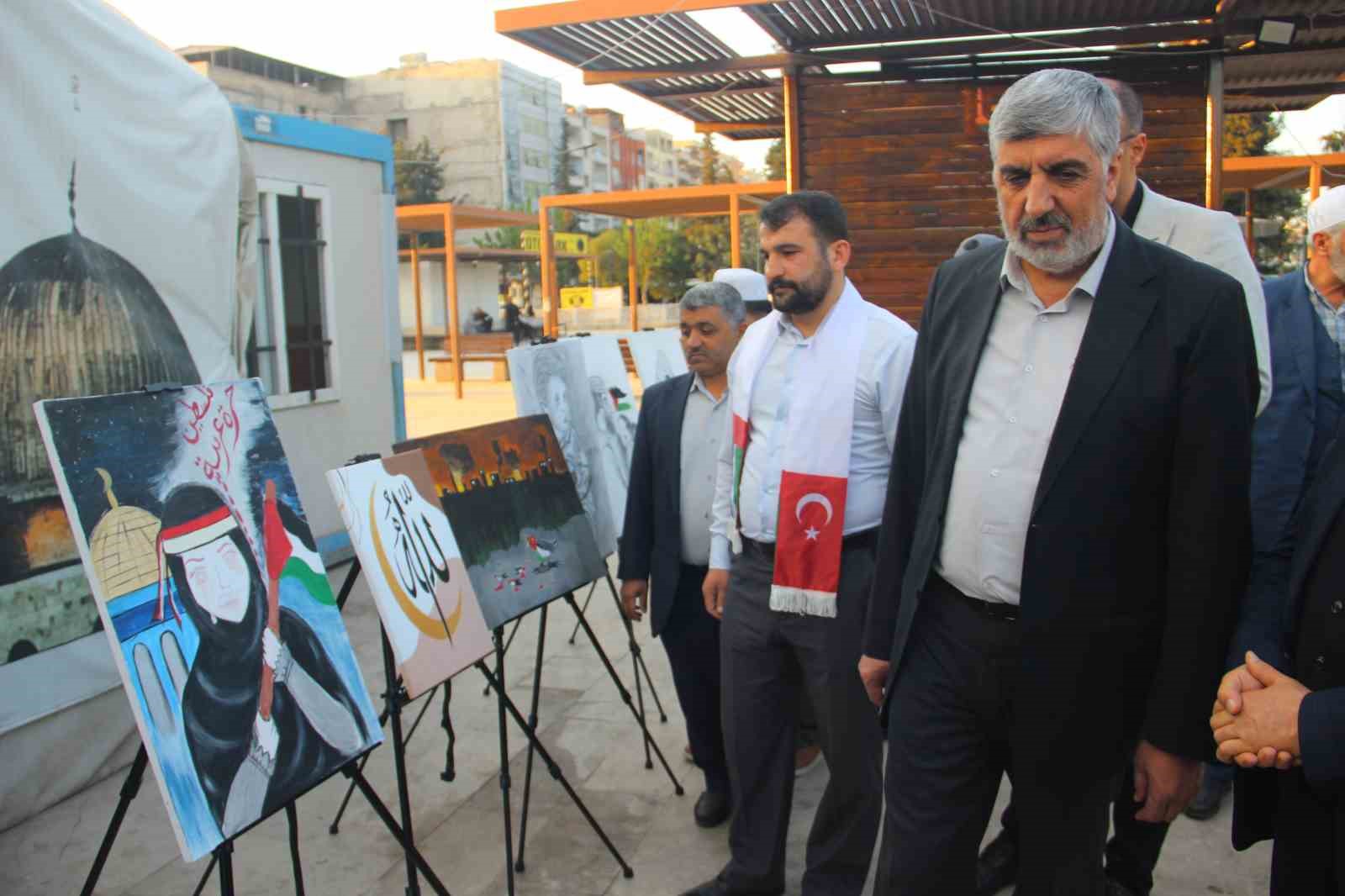 Güvercinler Filistin’in özgürlüğü için gökyüzüne bırakıldı