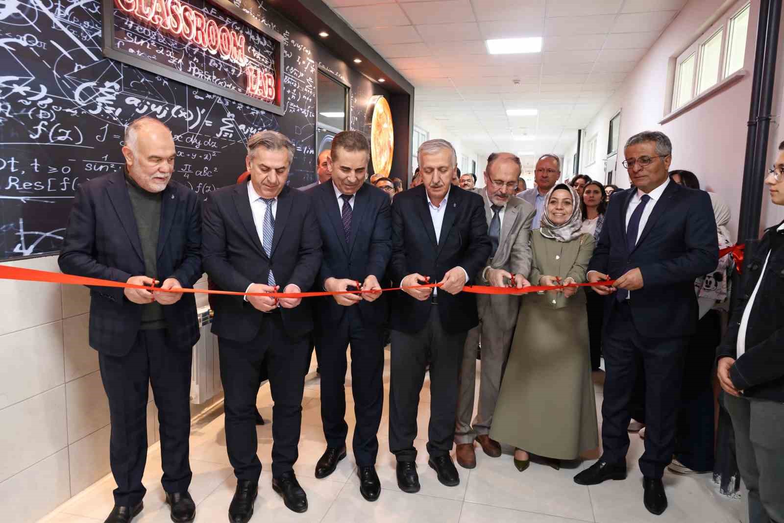 Eğitime sanayici dokunuşu: Meram Fen Lisesi’ne Teknoloji Laboratuvarı