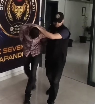 Hırsızlık yaptıktan sonra kıyafetlerini değiştirdi, yakayı ele verdi
